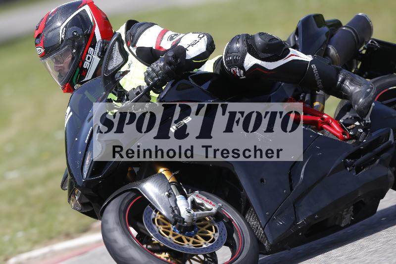 /27 12.06.2025 Ducati Schweiz Trackday Warmup  ADR/gelb-jeaune/42